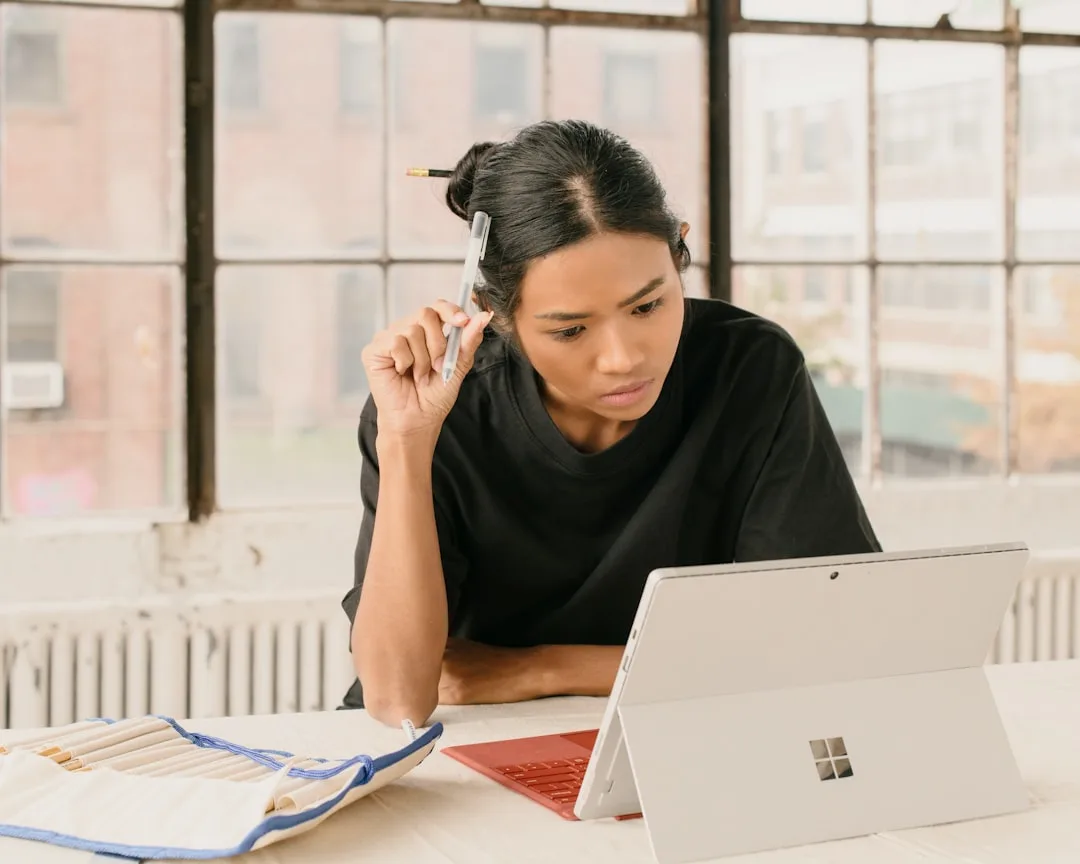 business woman frustrated computer